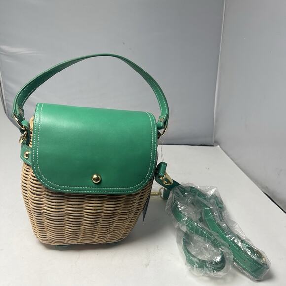 TOMMY BAHAMA Small Flap Green Faux Leather Wicker/Straw Crossbody Dome Bag NWT - Picture 2 of 10